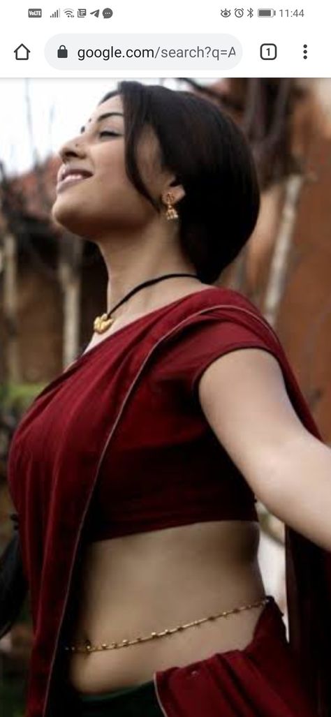 Saree With Waist Chain, Belly Chain Aesthetic, Belly Chain Indian, Hands On Waist, Waist Chain Indian, Saree Aesthetics, Richa Gangopadhyay, Drawing Hands, Vidya Balan