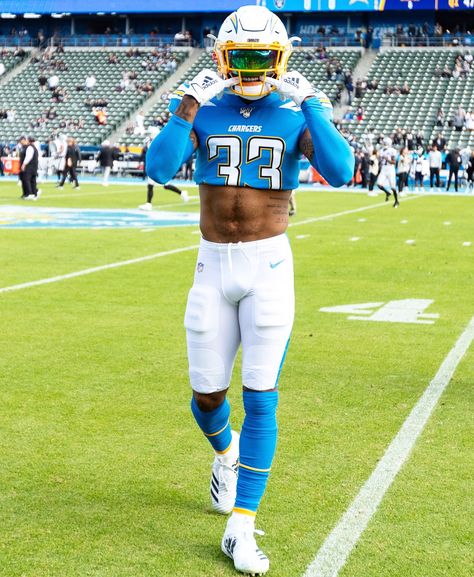 Derwin James Jr, Derwin James, Cool Football Pictures, Football Swag, James Wallpaper, College Football Uniforms, American Football Uniform, Chargers Football, Nfl Football Pictures