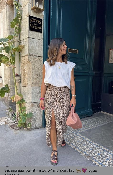 Midi Skirt Outfits Summer, Style 2025, Outfit Verano, Skirt Outfit Summer, Midi Skirt Casual, Midi Skirt Outfit, Funky Fashion, Keep Cool, Well Dressed