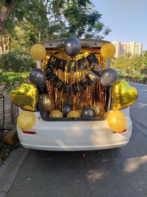 Surprise Car Decorations, Happy Birthday Car Decoration Ideas, Birthday Car Surprises, Happy Birthday Car Decorations, Car Decoration Ideas For Birthday, Car Decor For Birthday, Car Trunk Birthday Surprise For Him, Decorated Car For Graduation, Car Trunk Surprise Birthday