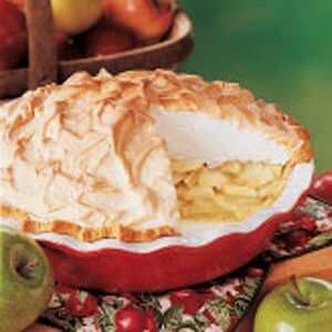 I received this recipe from my mother-in-law, and it's one of my husband's favorites. It's a nice variation on traditional apple pie. Apple Meringue, Vinegar Pie, Traditional Apple Pie, Meringue Pie Recipes, Lemon Meringue Pie, Lemon Pie, Pie Bar, Meringue Pie, Apple Pie Recipes