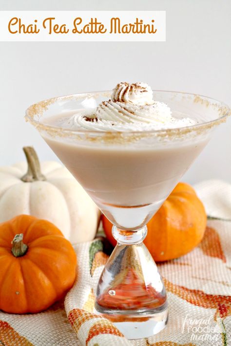 This creamy & cozy 3 ingredient Chai Tea Latte Martini will soon become your new go-to cocktail for fall. Chai Martini, Pumpkin Pie Drink, Spicy Candy, Chai Tea Latte, Delicious Drink Recipes, Martini Recipes, Cocktail Recipes Easy, Tea Latte, Chai Tea