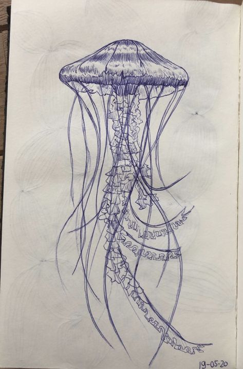 Ocean Themed Sketches, Jellyfish Pen Drawing, Aesthetic Pen Sketches, Things To Draw In Pen, Biro Doodles, Jelly Fish Drawing Sketches, Pen Drawings Aesthetic, Pen Sketches Aesthetic, Biro Drawing