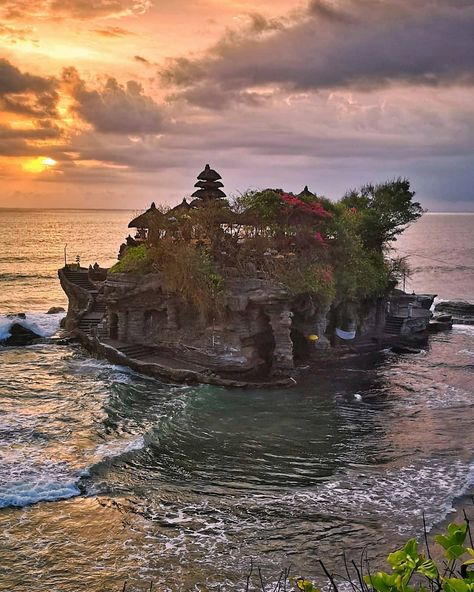 Tanah Lot Temple in Bali ~.~ Tanah Lot Temple, Presentation Ideas For School, Temple Bali, Presentation Ideas, Tat Ideas, Bali, Temple, Presentation, Indonesia