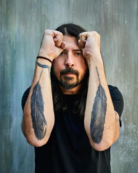 335 Likes, 3 Comments - Foo Fighters Team (@foofightersteam) on Instagram: “Great shot of Dave from @dannybones64 Thank you to @fooarchive for sharing this on Twitter:…” Dave Grohl Feather Tattoo, Everlong Tattoo, Dave Grohl Tattoo, Foo Fighters Tattoo, Foo Fighters Live, Foo Fighters Band, Drum Tattoo, Art Thoughts, Foo Fighters Dave Grohl