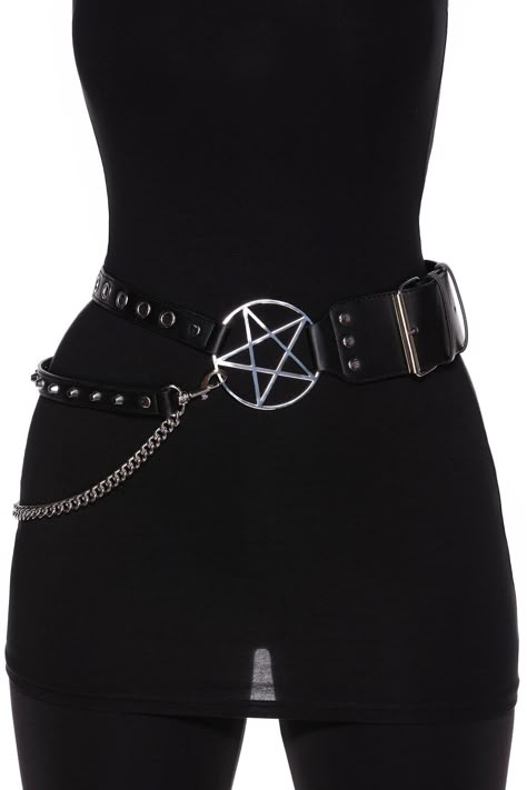 Goth Belt, Goth Diy, Marvel Outfits, Killstar Clothing, Harness Fashion, 2010 Fashion, Goth Accessories, Dark Heart, Emo Outfits