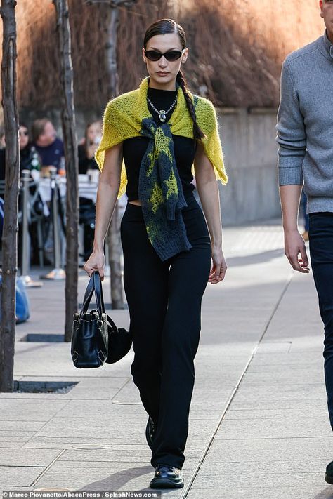 Marc Kalman, Yellow Shawl, Shawl Outfit, Week Outfits, Navy Blue And Yellow, With Boyfriend, Yellow Outfit, Streetwear Style, Bella Hadid