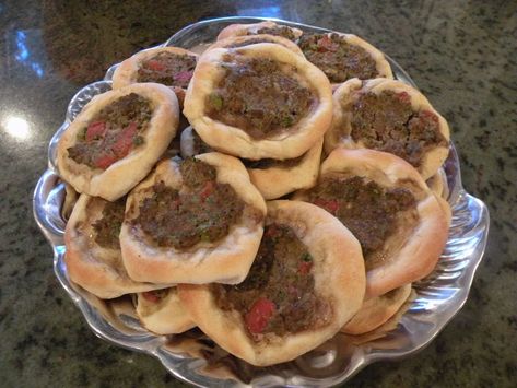 Armenian Meat Pies - time to make these again! Armenian Meat Pies, Belarusian Food, Pies Savory, Armenian Food, Frozen Dinner Rolls, Frozen Rolls, Armenian Recipes, Lebanese Cuisine, Meat Pies