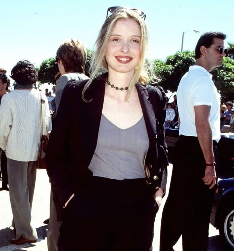 Julie Delpy 90s, Julia Delpy, Julie Delpy, Fashion Decades, I Love Cinema, 90s Fashion Outfits, Yesterday And Today, Hollywood Celebrities, 인물 사진