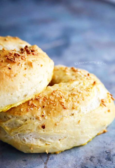 Onion Bagel, Bagel Recipe Easy, Easy Breakfast Recipe, Homemade Bagels, Bagel Recipe, Family Favorite Recipes, Food Stamps, Homemade Breakfast, Easy Cinnamon