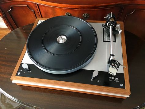 Swiss Clock, Turntable Vintage, Audiophile Turntable, New Tone, Coffee Shop Aesthetic, Toned Arms, Record Players, Hifi Audio, Record Player