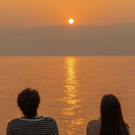 Couples Icons Aesthetic, Couple Icon, Sun Aesthetic, Always Watching, Romantic Wallpaper, Good Day Sunshine, Aesthetic Japan, Orange Aesthetic, Korean Couple