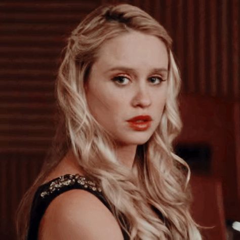 Kitty Glee, Kitty Wilde, Glee Icons, Becca Tobin, Glee Fashion, Bride Sister, Glee Cast, Hallmark Movies, Christmas Song