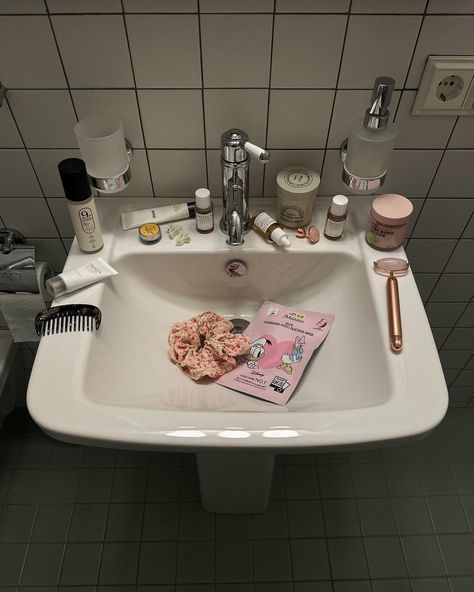 Messy Bathroom Sink Aesthetic, Messy Bathroom Aesthetic, Messy Bathroom, Home Routine, Ball Makeup, Bathroom Aesthetic, Purse Essentials, Barbie Dream, Dream Apartment