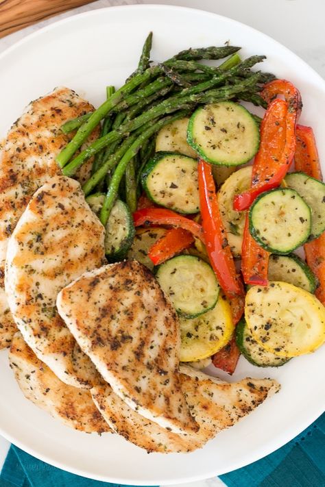 Carrots Recipes, Chicken And Veggie Recipes, Healthy Grilled, Veggies Recipes, Veggie Recipe, Chicken Healthy, Resep Diet, Skillet Dinners, Cook Chicken