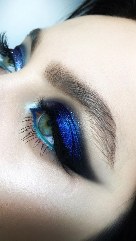 Blue Vampire Makeup, Blue Alternative Makeup, Space Makeup Alien, Black And Blue Makeup, Blue And Black Makeup, Colorful Goth Makeup, Blue Goth Makeup, Dark Blue Eye Makeup, Blue Smoky Eyes