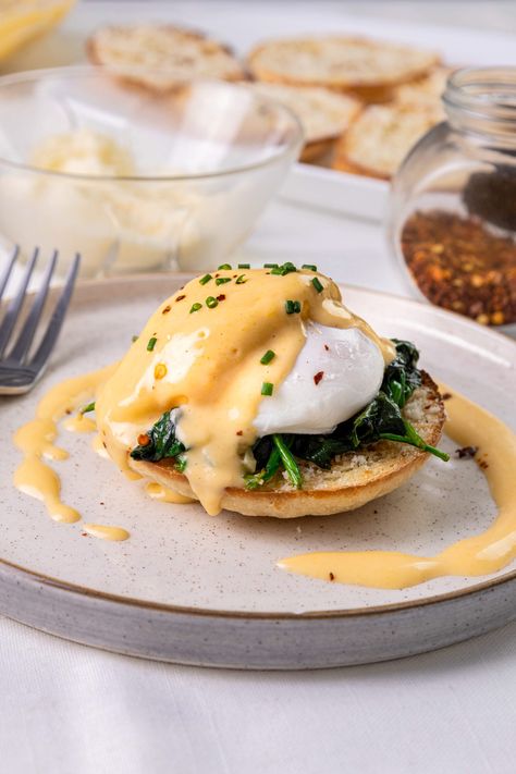 Eggs Florentine Florentines Recipe, Eggs Florentine, Dairy Free Low Carb, Snack Smoothie, Slow Cooker Pasta, Easy Healthy Eating, Low Carb Vegetarian, Brunch Menu, Slow Cooker Soup