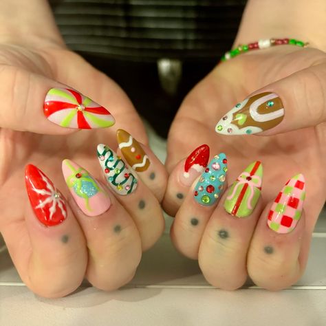 #nailinspo #christmasnailart #christmasnails #nailart #colorful #funkynaildesigns #cutechristmasnails #funchristmasnails Xmas Nails, Holiday Nails, Almond Nails, Winter Nails, Nail Colors, Nail Designs, Nail Polish, Nail Art, Nails