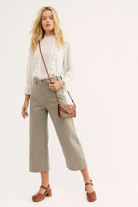 These lightweight pants are super comfortable and are available in a range of colors. #style #fashion #pants #shop #trend Elegance Outfit, Gingham Trend, Vintage Adventure, Classic Clothes, Gingham Pants, Lightweight Pants, Adventure Style, Gingham Tops, Vintage 40s