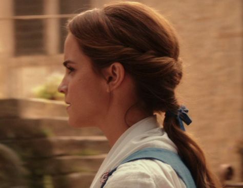 Emma Watson Belle Hair, Beauty And The Beast Hairstyle, Belle Hairstyle Disney, Little Women Hairstyles, Belle Hair, Peasant Hair, Princess Belle Hair, Emma Watson Hair, Emma Watson Belle