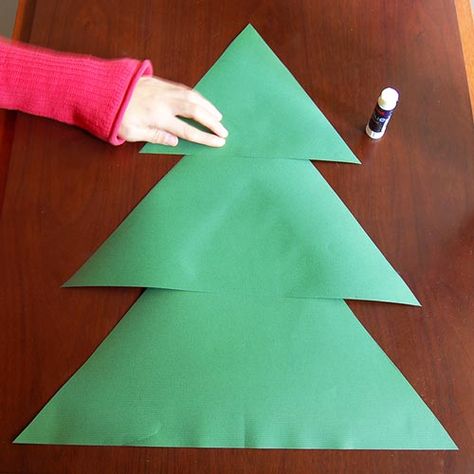 Christmas Door Design, Tree Paper Craft, Christmas Tree Paper Craft, Christmas Tree Paper, Diy Paper Christmas Tree, Christmas Paper Craft, Christmas Trimmings, Wall Christmas Tree, How To Make Christmas Tree