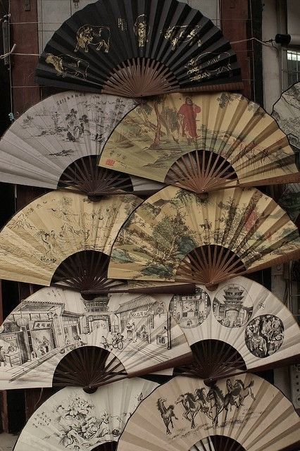 Ancient China Aesthetic, Decorative Fans, Antique Fans, Chinese Aesthetic, Art Chinois, Fan Decoration, Japanese Fan, Vintage Fans, Japan Aesthetic