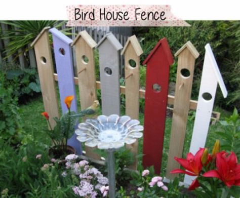 Garden Fence Art, Bird House Kits, Diy Fence, Fence Art, Bird Houses Diy, Lawn Ornaments, Pallet Garden, Furniture Wood, Pallets Garden