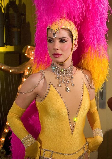 Sandra Bullock in Miss Congeniality 2 Miss Congeniality Costume, Sandra Bullock Miss Congeniality, Miss Congeniality 2, Sandy Bullock, Miss Congeniality, Jewerly Set, Tv Show Outfits, Guys And Dolls, Movie Series