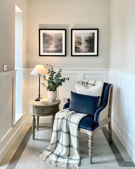 Hallway Chair, Diy Bathroom Design, Lovely Sunday, Chair Ideas, Autumn Colours, Home Goods Decor, Small Room Bedroom, Interior Inspo, Home Staging