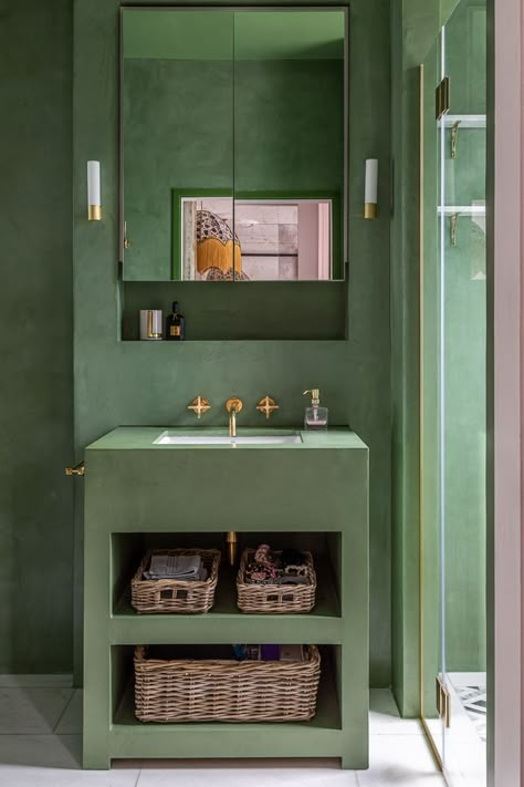 Tadelakt Bathroom, Tadelakt Plaster, Floral Sofa, Polished Plaster, New Bathroom Ideas, Bathtub Doors, Bath Shower Screens, Nate Berkus, Green Interiors