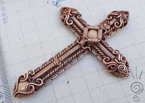 TracyArtes' Wire Wrapping Jewelry Tutorials has an Unusual Flair - The Beading Gem's Journal Wire Crosses, Free Jewellery Making Tutorials, Instruções Origami, Wire Wrapped Jewelry Tutorials, Wire Jewelry Designs, Filigree Jewelry, Diy Wire Jewelry, Wire Work Jewelry, Wire Pendant