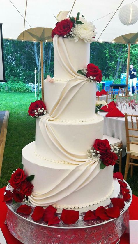 Red Gold White Wedding Cake, Red Theme Wedding Cake, Wedding Cakes Red Roses, Red Wedding Cake Elegant, Red White Wedding Cake, Red And White Wedding Theme, Red And White Wedding Cake, Wedding Cake With Red Roses, Red Rose Wedding Cake