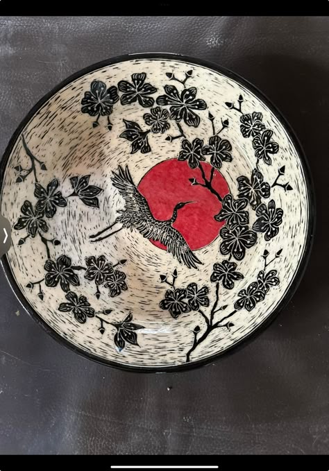 Aesthetic Ceramic Painting Ideas, Sgraffito Pottery Bowl, Sgrafitto Ceramics Patterns, Pottery Scraffito Patterns, Scrafitto Pottery, Scrafito Pottery, Beginner Pottery Ideas, Scraffito Designs Simple, Sgraffito Plate