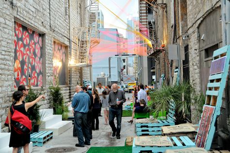 ’20ft Wide’ revives Austin alley with art, architecture – The Daily Texan Alleyway Design, Graffiti Places, Night Graffiti, Alley Design, Small Street, Delivery Trucks, Urban Intervention, Pocket Park, Downtown Austin