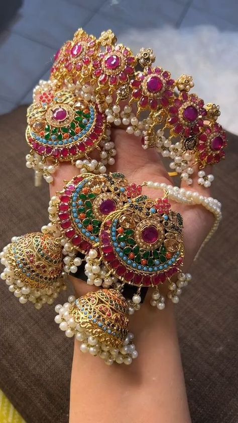 Indulge in the Splendor of Indian Gold Jewels 💖 #GoldenSplendor #FashionForward Jwellery Design Indian Jewelry Necklace, Gold Jewellery Aesthetic, Unique Wedding Jewelry, Bridal Jewelry Sets Brides, Indian Bridal Jewelry, Bridal Jewellery Inspiration, Indian Wedding Jewelry Sets, Neck Pieces Jewelry, Gold Bangles For Women