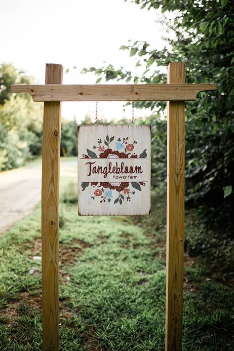 Farmers Market Display, Vermont Farms, Cut Flower Farm, Modern Homesteading, Rose Nursery, Homestead Farm, Farm Business, Farm Store, Flower Business