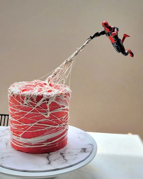 Marvel 3rd Birthday Party Ideas, Easy Spiderman Cake Ideas, Marvel Birthday Cake Diy, Strawberry Spiderman Cake, Spider Man Dinosaur Cake, Spidey Cake Diy, Cool Birthday Cake Designs, Spider Man Treats For Party, 5year Birthday Cake