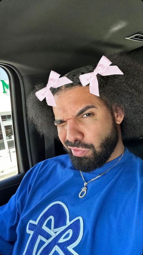 Drake Drake Cute Photos, Sus Drake Pics, Drake Cringe Photos, Drake With A Bow, Drake Hello Kitty Pfp, Drake Hello Kitty, Drake Pfp Zesty, Funny Drake Pictures, Drake Coquette