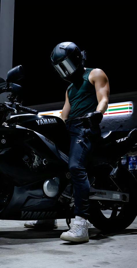 Biker Aesthetic Male, Biker Wallpaper, Bike Gang, Motorcycle Guy, Hot Biker Guys, Image Moto, Bike Aesthetic, Custom Sport Bikes, Motorcycle Aesthetic