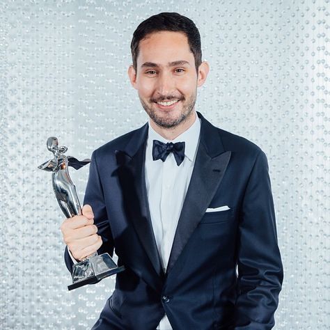 Kevin Systrom, creator of #Instagram who accepted the Media Award at the 2015 Council of Fashion Designers of America Awards  Kevin Tachman / BackstageAT Kevin Systrom, Cfda Awards, Celebrity Style Inspiration, Celeb Style, Business Casual Men, Menswear Inspired, Mens Casual Outfits, Fashion Designers, Role Models