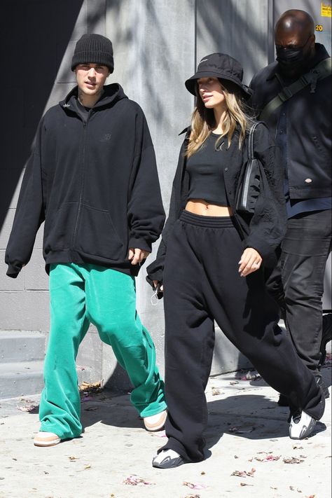 Hailey Baldwin Street Style, College Lifestyle, Hailey Bieber Outfits, Hailey Bieber Style, Hailey Baldwin Style, Couple Fits, Joggers Outfit, Soho House, October 2