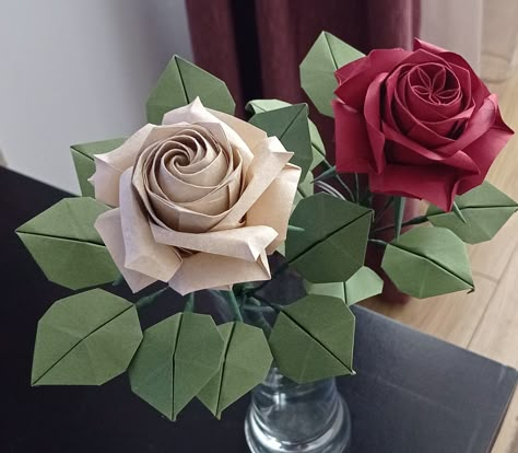 Romantic Origami, Flower Bouquet Origami, Origami Flower Bouquet, Paper Origami Flowers, Origami Flowers Tutorial, Paper Crafts Ideas, Origami Rose, Origami Patterns, Instruções Origami