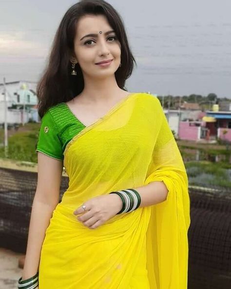 Indian Serial Actress, Chahat Pandey, Indian Serial, Serial Actress, Simple Pakistani Dresses, Saree Models, Madhya Pradesh, Beautiful Women Over 40