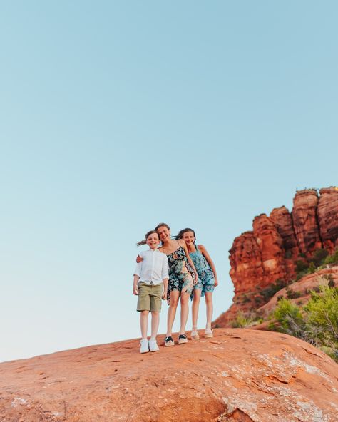 family photos in Sedona !!!!! Arizona Family Photographer | Arizona Photographer | Sedona Family Photographer | East Valley Photographer #arizonaphotographer #arizonafamilyphotographer #azfamilyphotographer #azphotographer #sedonaphotographer #eastvalleyphotographer #sedonafamilyphotographer #sedonafamilyphotos #sedona #adventurefamilyphotographer #adventurefamily #scottsdalefamilyphotographer #queencreekphotographer #queencreekfamilyphotographer #santanvalleyphotographer #santanvalleyfamil... Sedona Family Photos, Big Family Photos, Arizona Photographer, Sedona Arizona, Family Pics, Big Family, Family Adventure, Sedona, Family Pictures