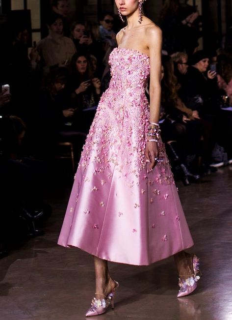 Debs Dresses, Hot Couture, Carpet Outfits, Georges Hobeika, Couture Week, Couture Gowns, Glam Dresses, Hoco Dresses, Spring Summer 2017