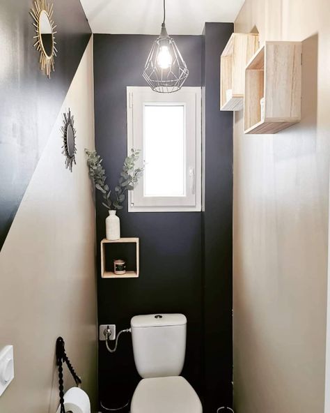 Toilet Under Window, Tiny Bathrooms, Tiny Bathroom, Powder Room, Bathroom Ideas, Bedroom, Quick Saves, Home Decor, Design