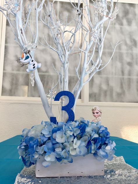 Frozen 2 Centerpiece Ideas, Disney Frozen Centerpiece Ideas, Elsa Centerpiece Ideas, Frozen Theme Centerpieces, Frozen Centerpiece Ideas, Frozen Party Centerpieces, Frozen Theme Party Decorations, Frozen Centerpieces, Frozen Birthday Party Cake