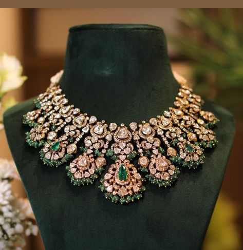 Polki Jewellery Brides, Indian Brides Jewelry, Bridal Jewelry Sets Brides, Bridal Diamond Necklace, Kundan Jewellery Bridal, Indian Wedding Jewelry Sets, Neck Pieces Jewelry, Kundan Jewellery Set, Gold Earrings Models