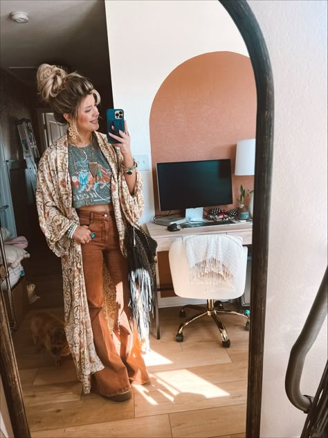 Jumpsuit Kimono Outfit, Boho Casual Work Outfit, Western Boho Grunge Outfits, Boho Concert Outfit Winter, Boho Duster Outfit, Cassidy Montalvo Outfits, Distillery Outfit, Hippy Cowgirl Style, Boho Mom Style Summer