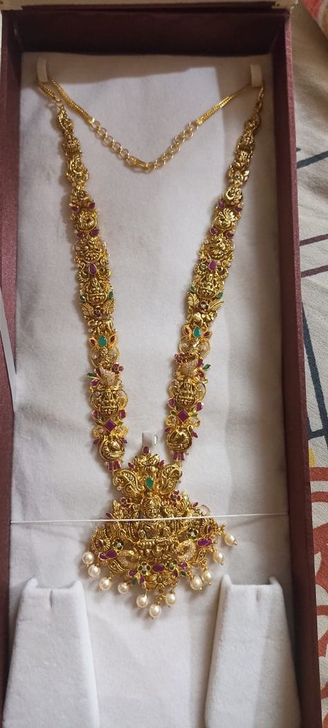 Lakshmi Devi Long Haram Designs, Simple Gold Haram Designs Indian, Necklace Designs Gold Indian Simple, Long Chains Indian Gold Latest, Long Gold Necklace Designs Latest, Long Chain Necklace Gold Indian, Haram Designs Gold Latest Long, Long Haram Designs Indian, Long Chains Indian Gold